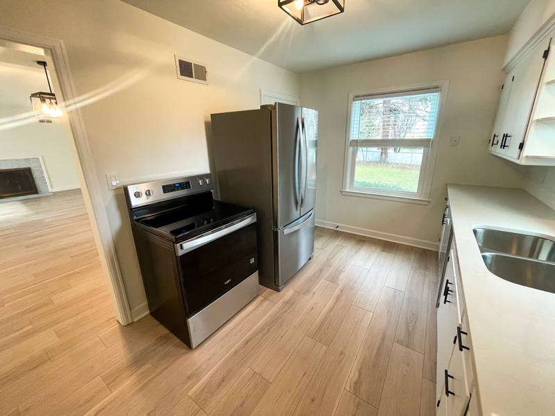 9212 W Michigan St, Wauwatosa, WI 53226 - Apartment for Rent - Image 6