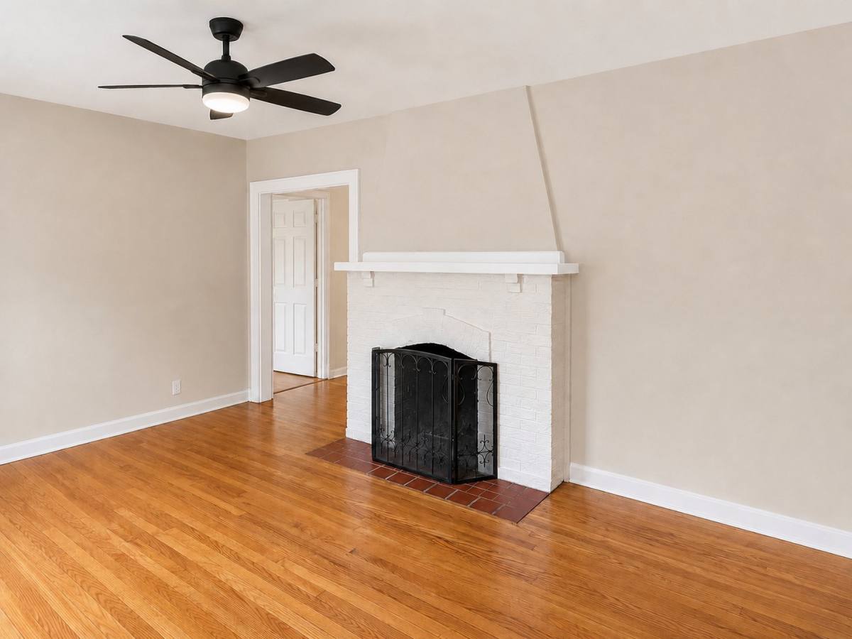 Apartment for rent at 135 N Ave #1, Elmhurst, IL 60126