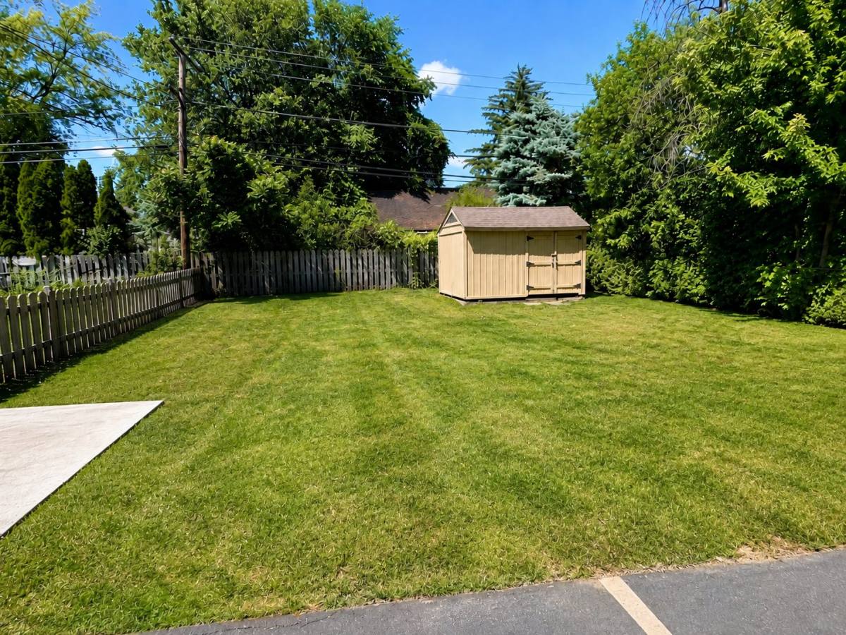 Apartment for rent at 135 N Ave #1, Elmhurst, IL 60126