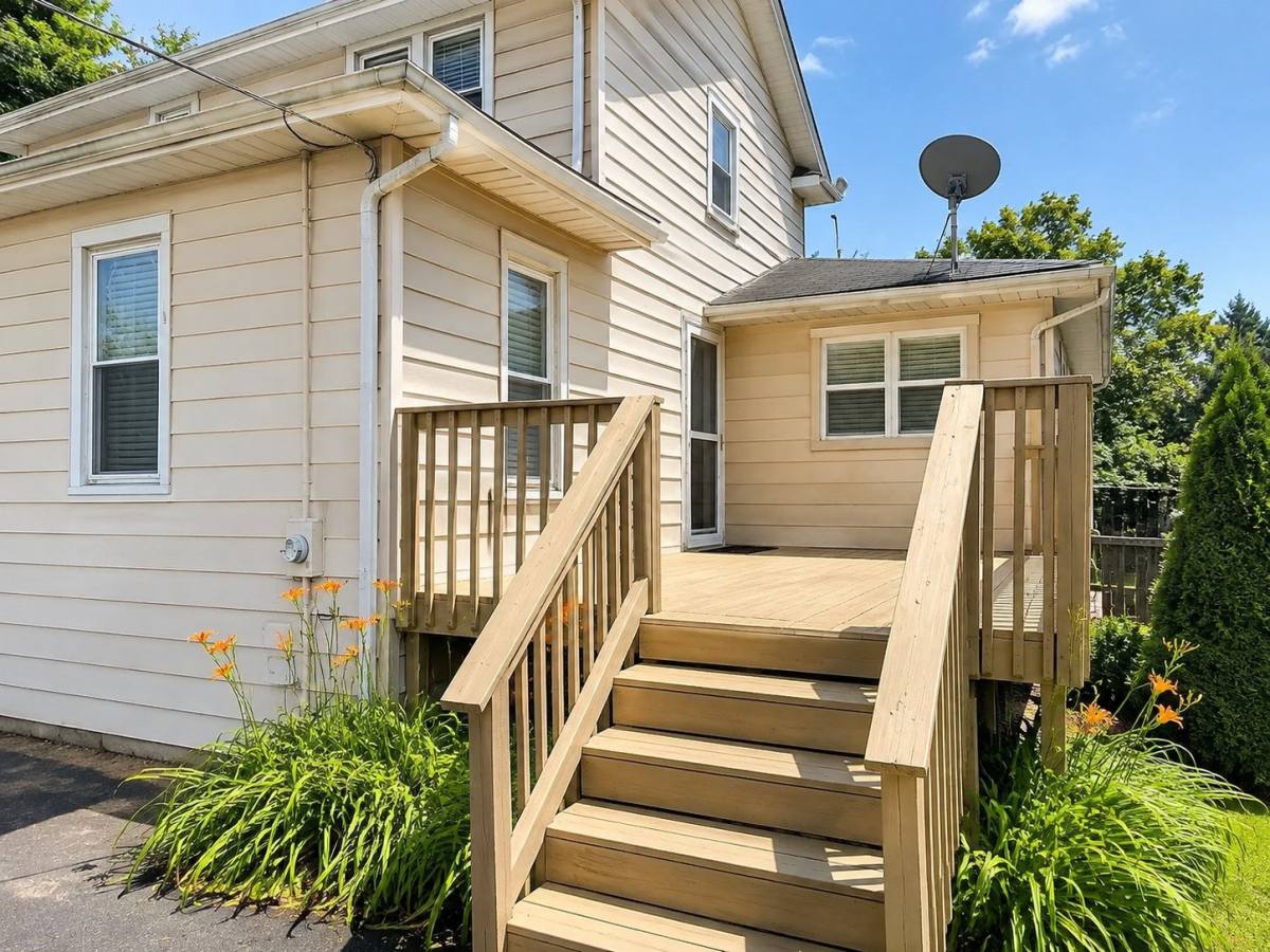 Apartment for rent at 135 N Ave #1, Elmhurst, IL 60126