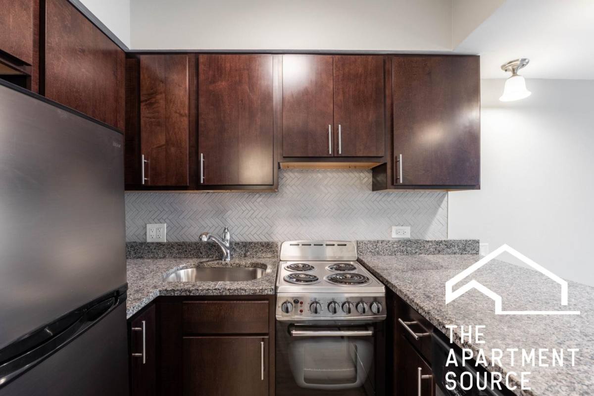 1220 N Lasalle Dr #G2, Chicago, IL 60610