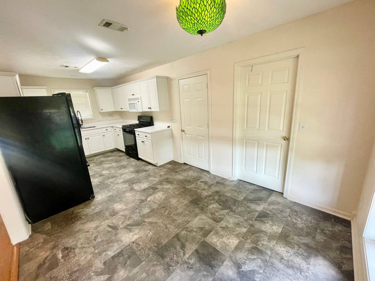 House for rent at 311 Longleaf Dr, Flowood, MS 39232