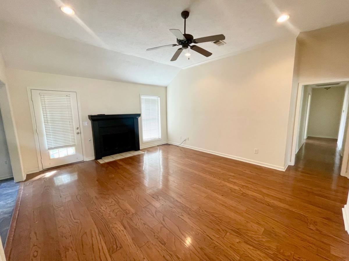 House for rent at 311 Longleaf Dr, Flowood, MS 39232