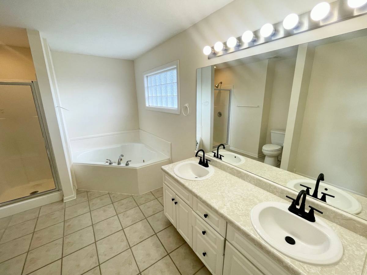 House for rent at 311 Longleaf Dr, Flowood, MS 39232