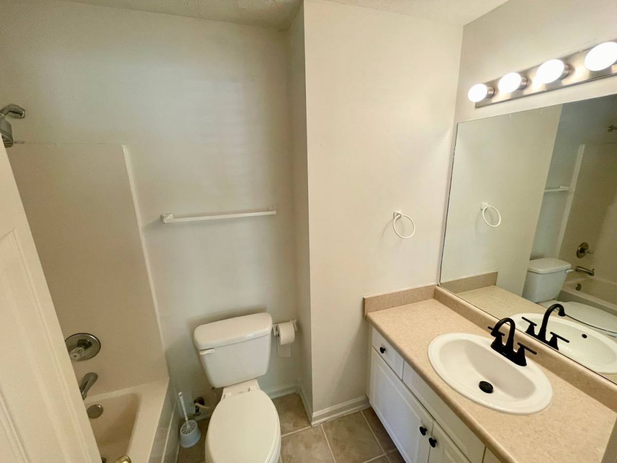 House for rent at 311 Longleaf Dr, Flowood, MS 39232