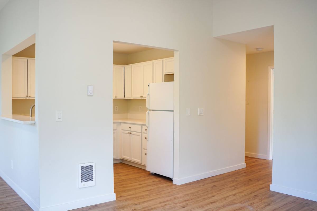Apartment for rent at 220 SW Meade St #6, Portland, OR 97201
