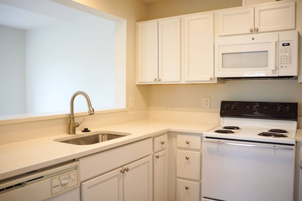 Apartment for rent at 220 SW Meade St #6, Portland, OR 97201