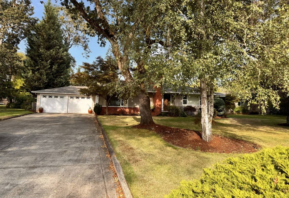 14 Royal Oaks Dr, Roseburg, OR 97471