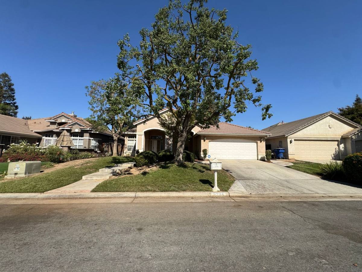 House for rent at 5594 W Bluff Ave, Fresno, CA 93722