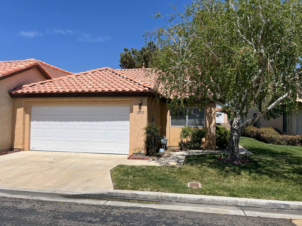Condo for rent at 11531 Oak St, Apple Valley, CA 92308