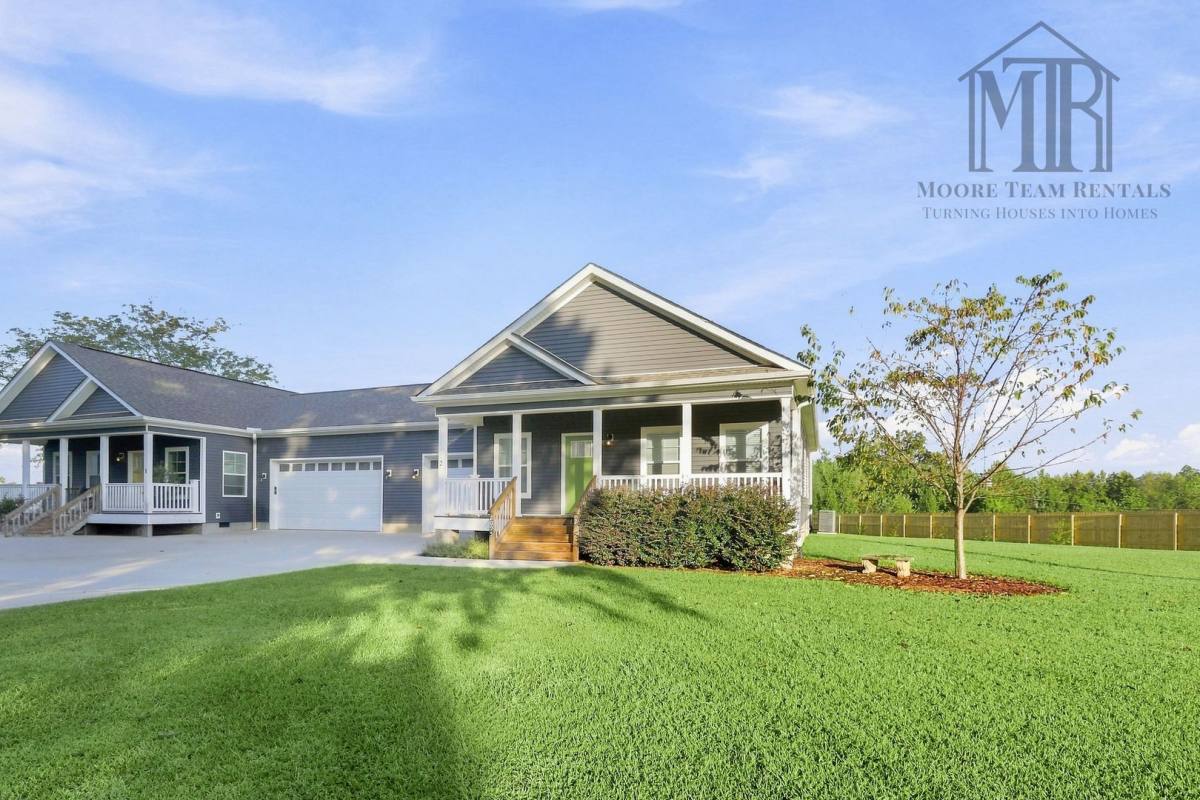 House for rent at 2095 Orchard Rd #2, Flat Rock, NC 28731