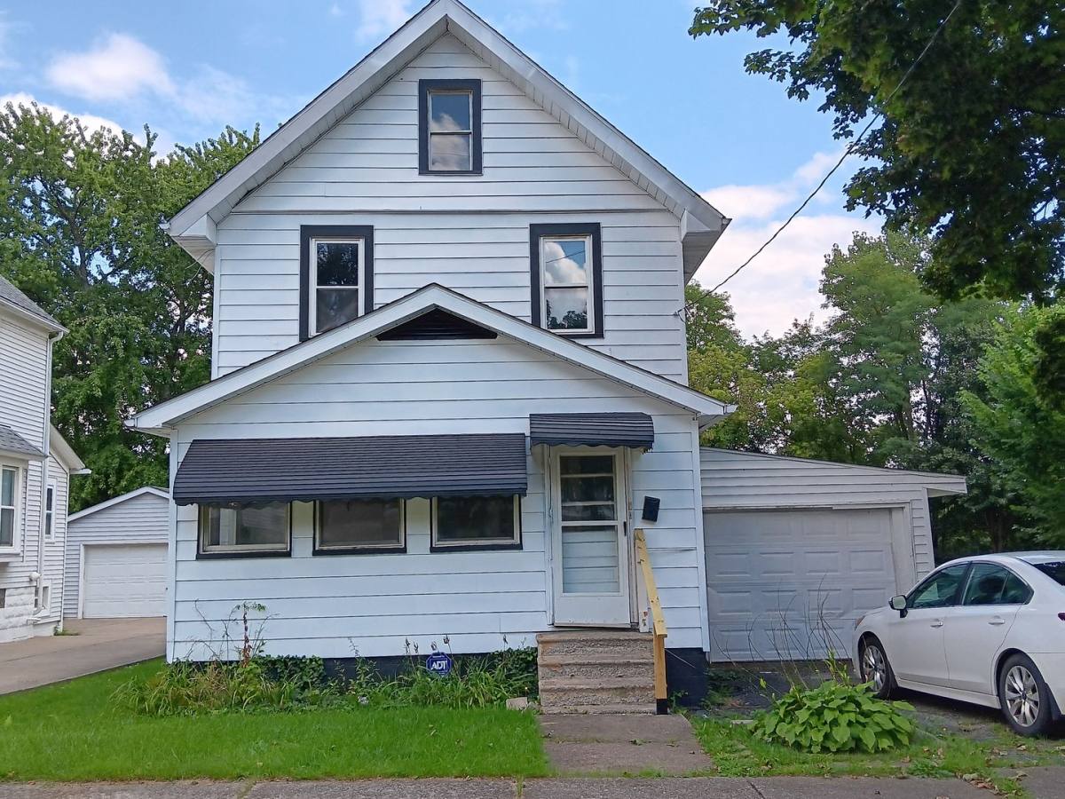 House for rent at 2277 5th St SW, Akron, OH 44314
