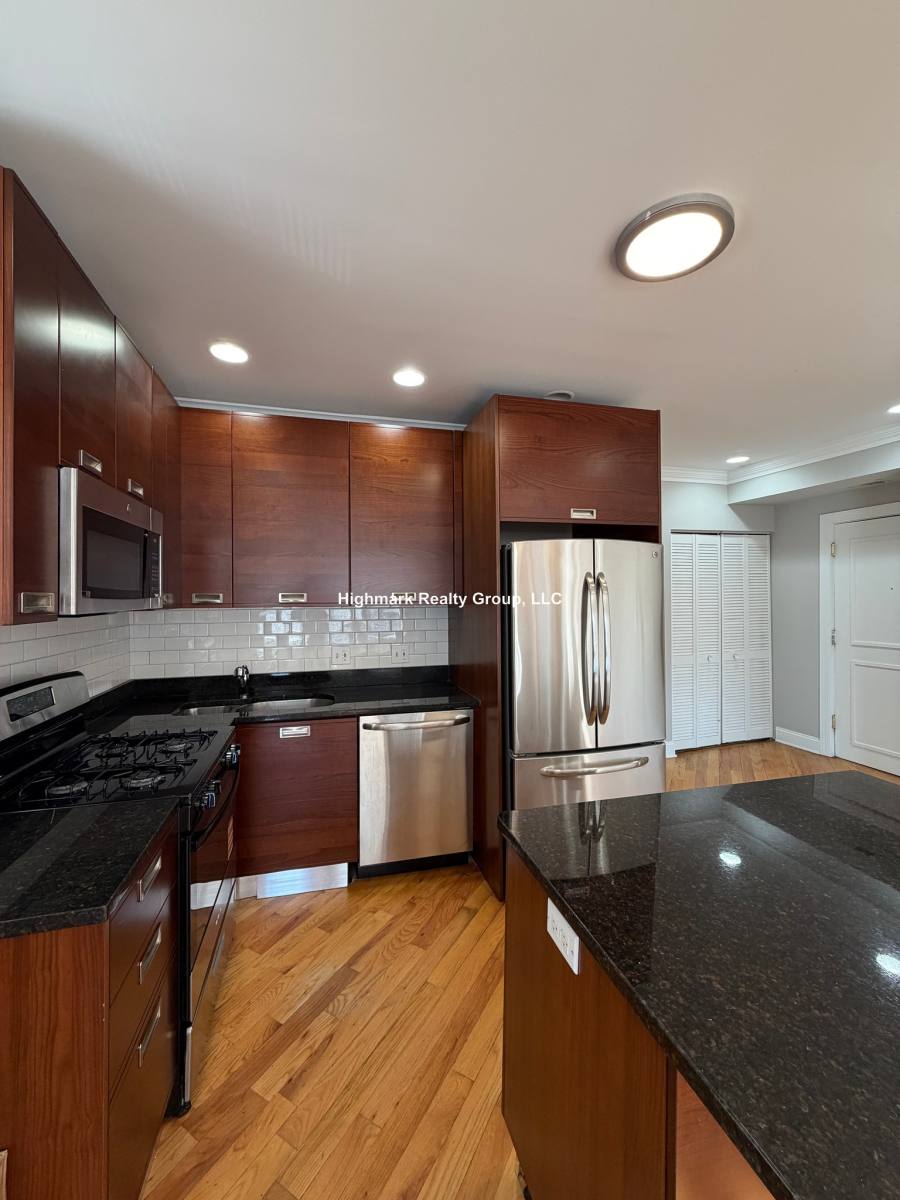 Condo for rent at 2250 W Morse Ave #2, Chicago, IL 60645