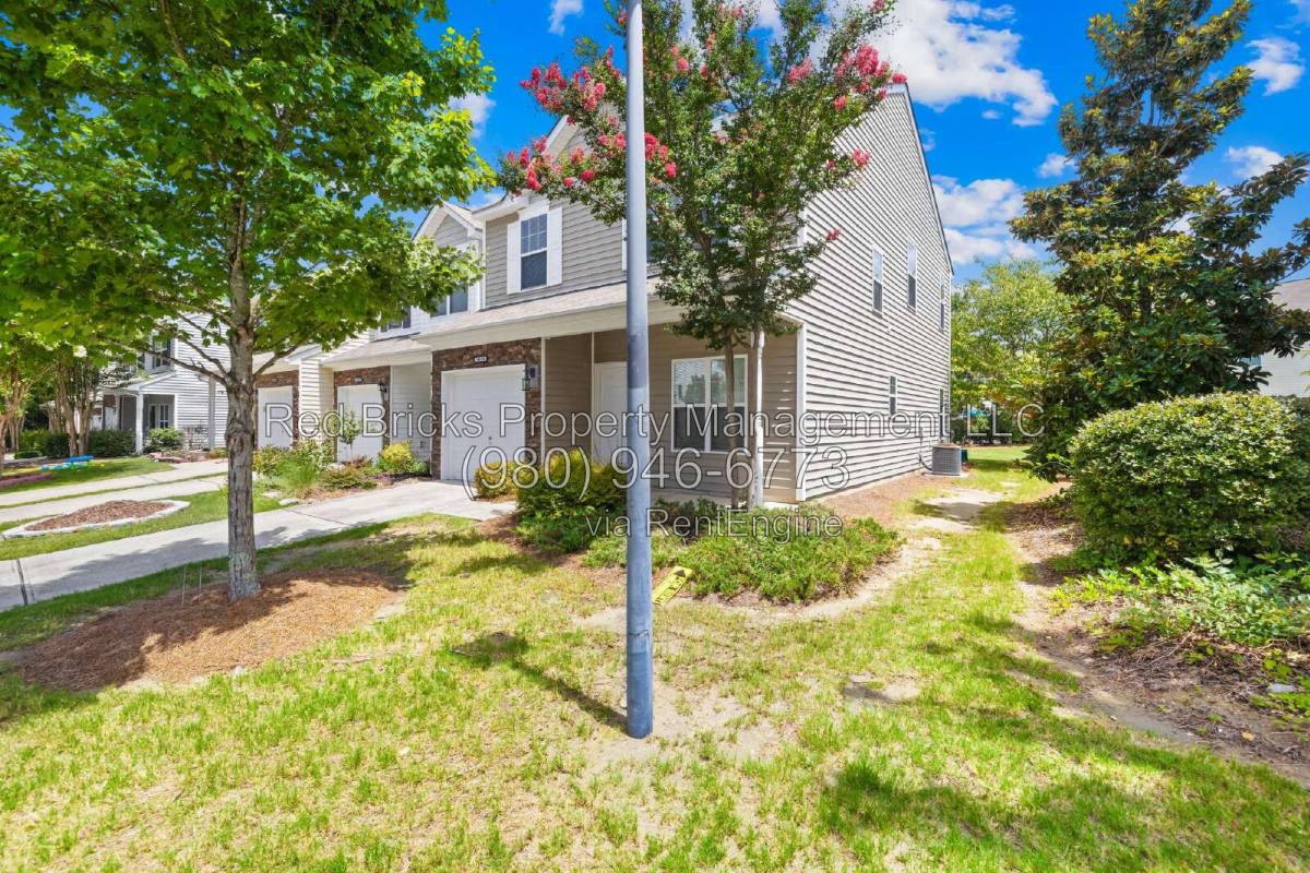 Townhouse for rent at 14054 Singleleaf Lane, Charlotte, NC 28278