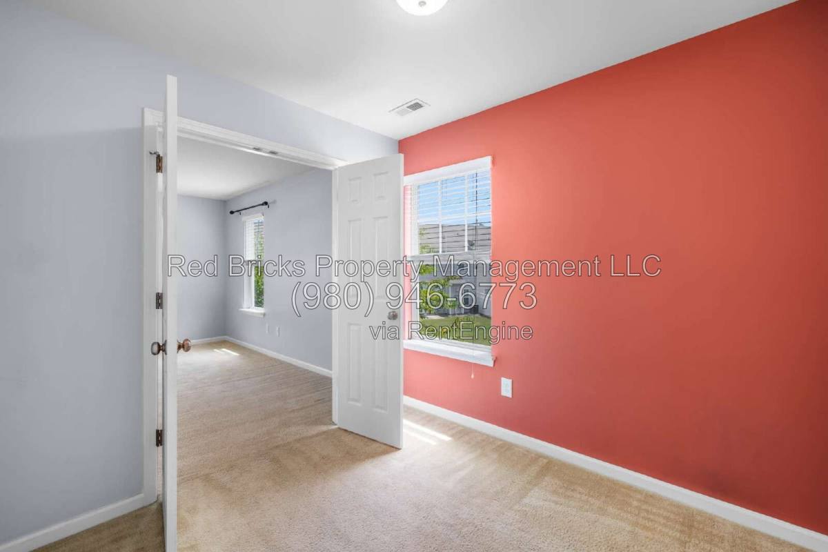 Townhouse for rent at 14054 Singleleaf Lane, Charlotte, NC 28278