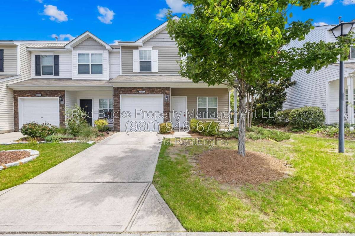 Townhouse for rent at 14054 Singleleaf Lane, Charlotte, NC 28278