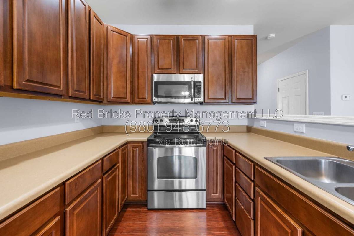 Townhouse for rent at 14054 Singleleaf Lane, Charlotte, NC 28278