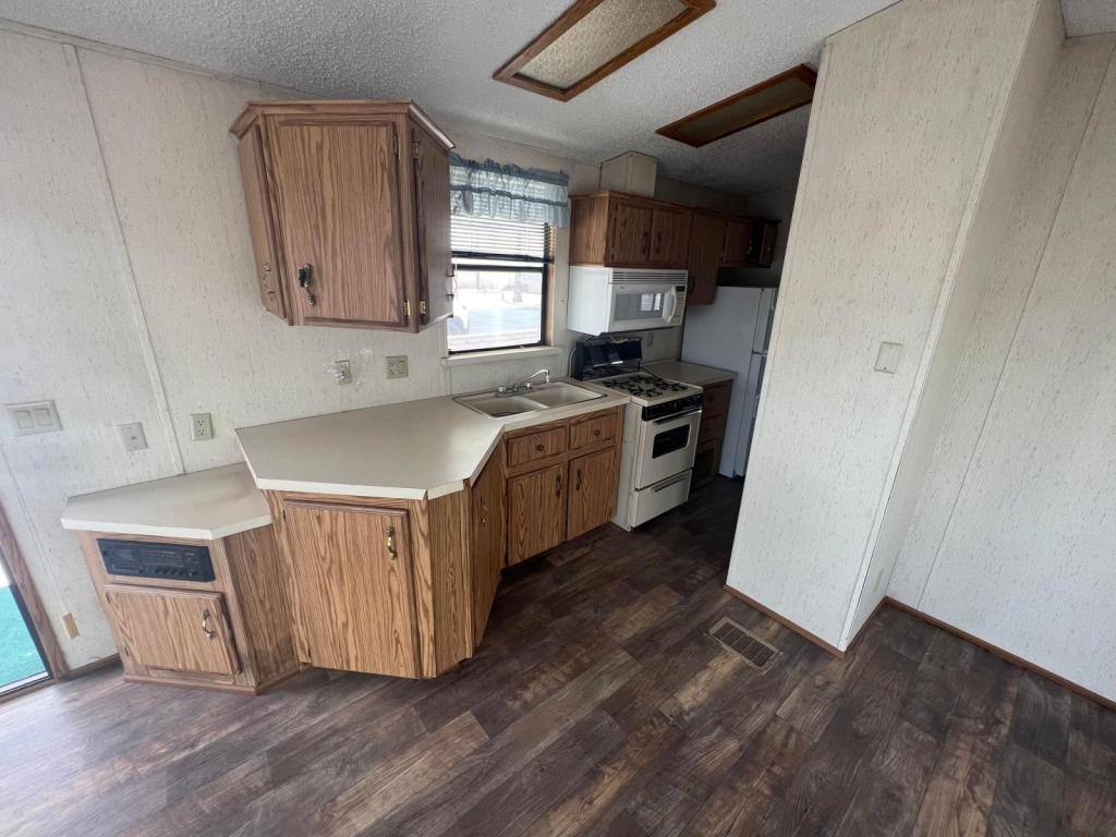5707 E 32nd St, Yuma, AZ 85365 - House for Rent - Image 9