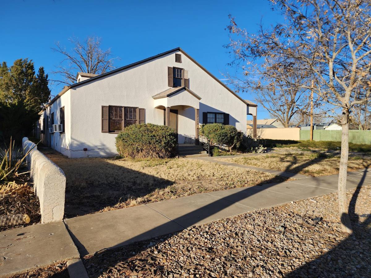 1207 Highland Rd, Roswell, NM 88201