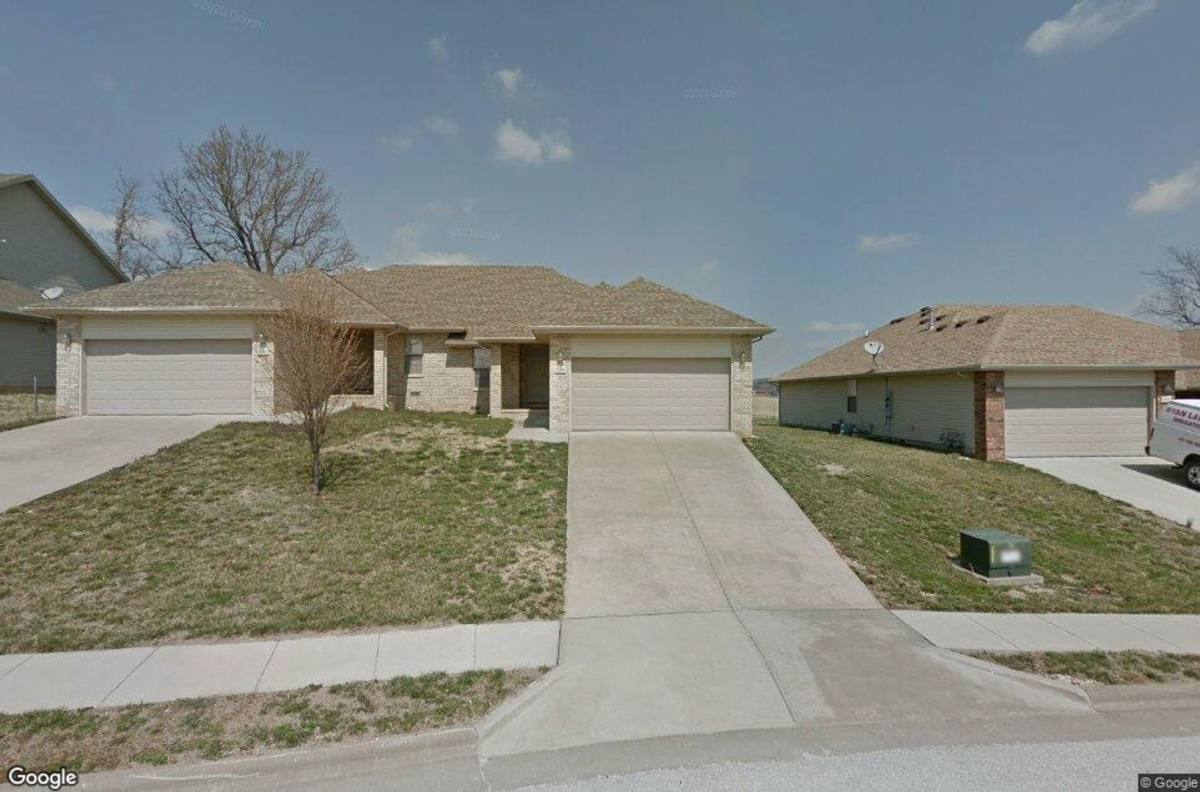 Apartment for rent at 2309-2311 W Parkview, Republic, MO 65738