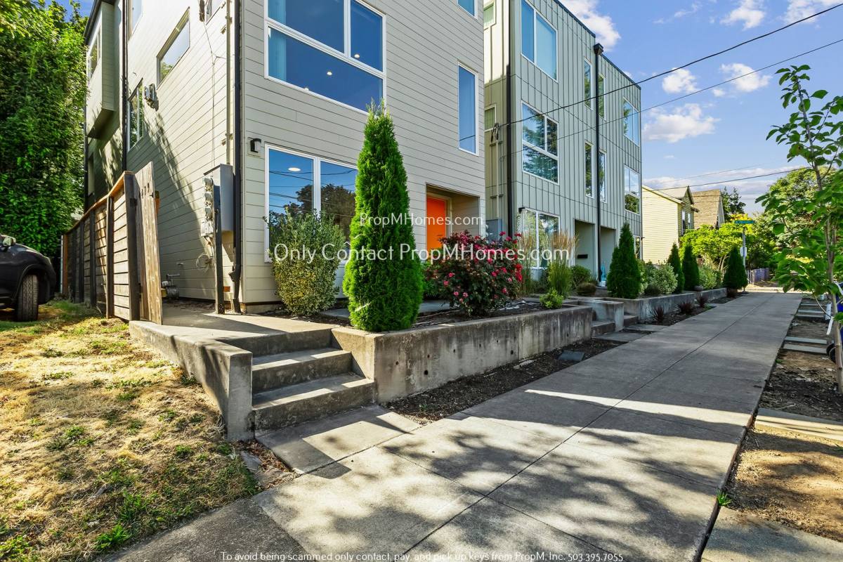 House for rent at 4479 NE Rodney Ave #A, Portland, OR 97211