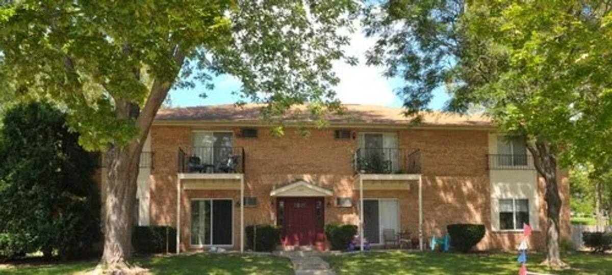 Apartment for rent at 1323 Meadowcreek Dr, Pewaukee, WI 53072