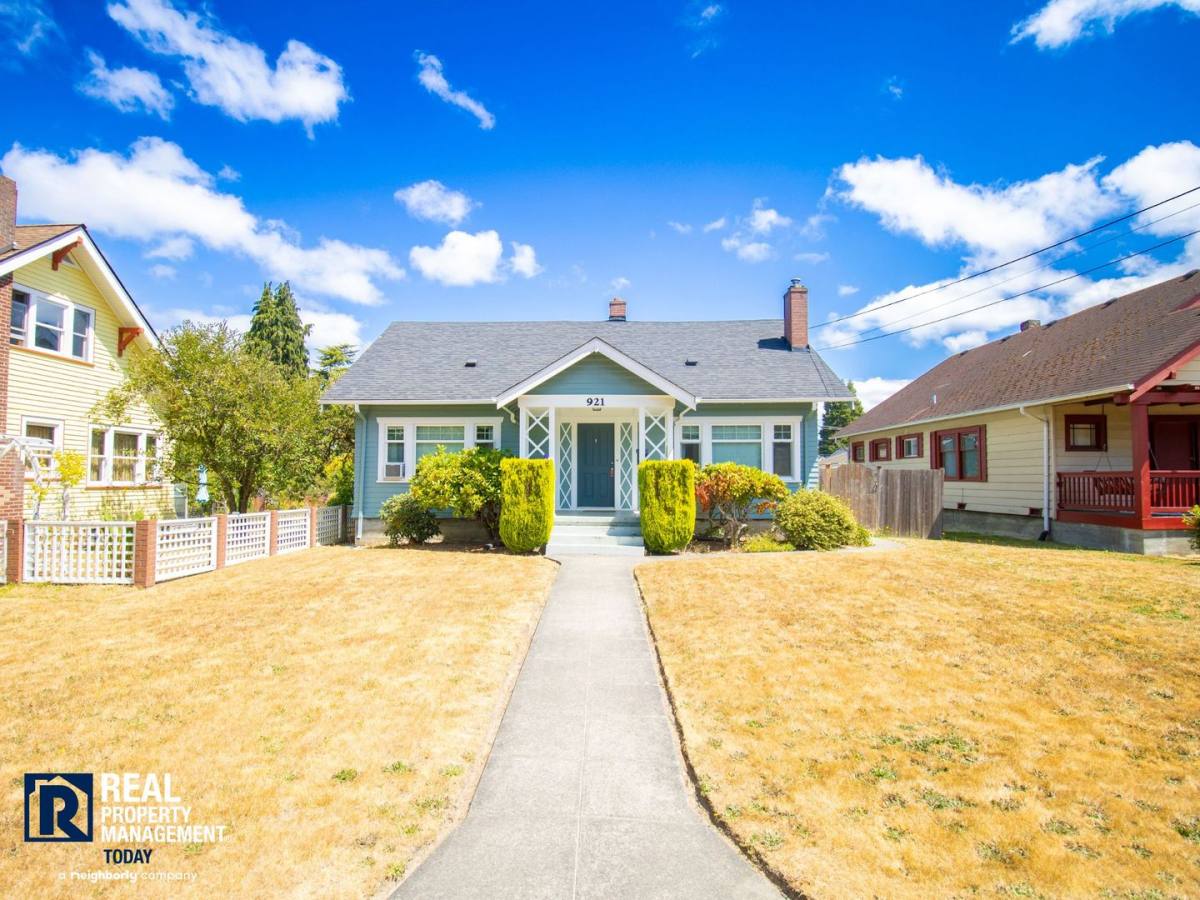 Apartment for rent at 921 N Alder St, Tacoma, WA 98406