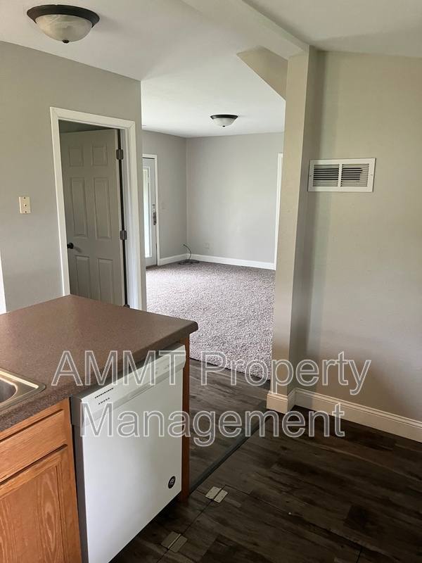 Apartment for rent at 1347 22nd Ave SW, Cedar Rapids, IA 52404