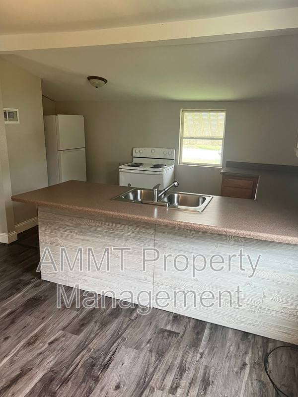 Apartment for rent at 1347 22nd Ave SW, Cedar Rapids, IA 52404