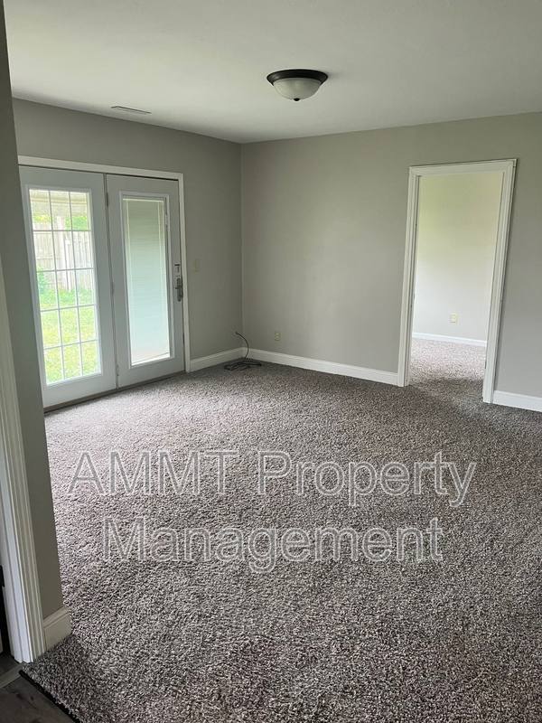 Apartment for rent at 1347 22nd Ave SW, Cedar Rapids, IA 52404