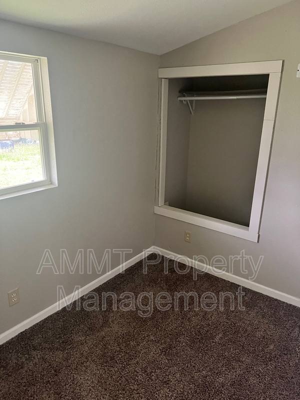 Apartment for rent at 1347 22nd Ave SW, Cedar Rapids, IA 52404