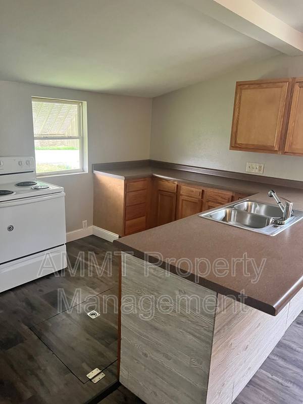 Apartment for rent at 1347 22nd Ave SW, Cedar Rapids, IA 52404