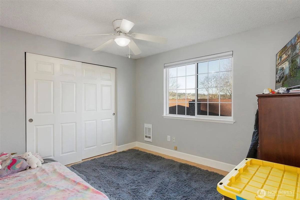 Townhouse for rent at 713 8th Ave Place NW #2, Puyallup, WA 98371