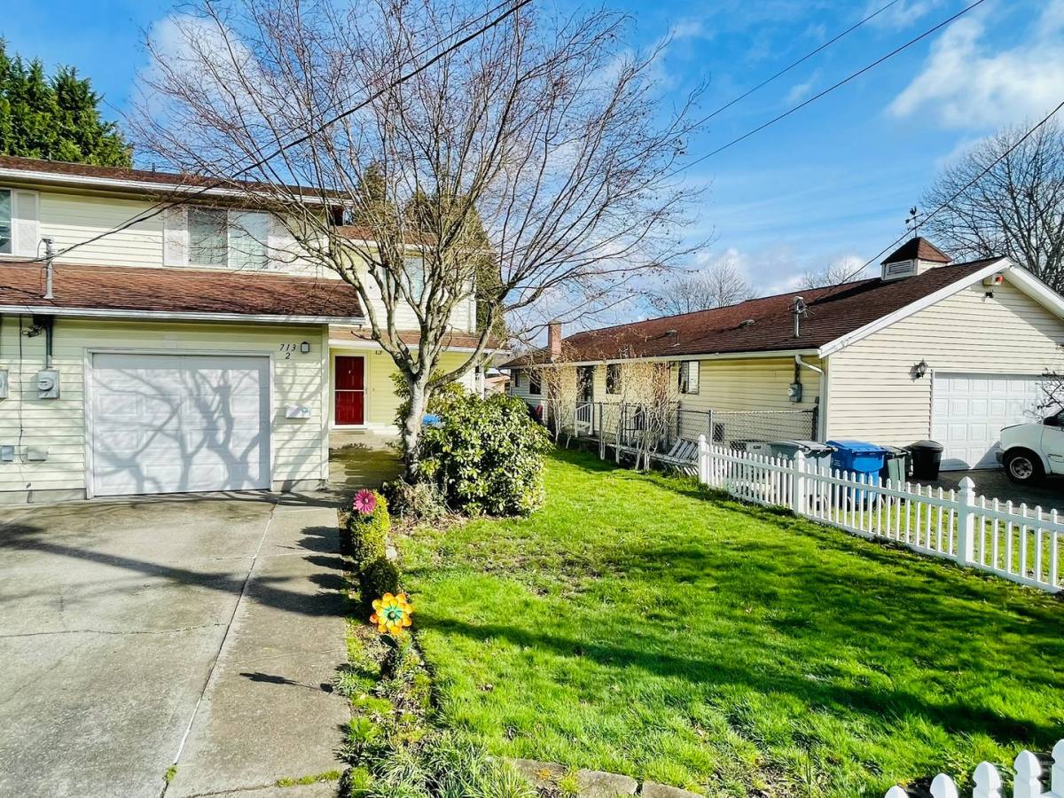 Townhouse for rent at 713 8th Ave Place NW #2, Puyallup, WA 98371
