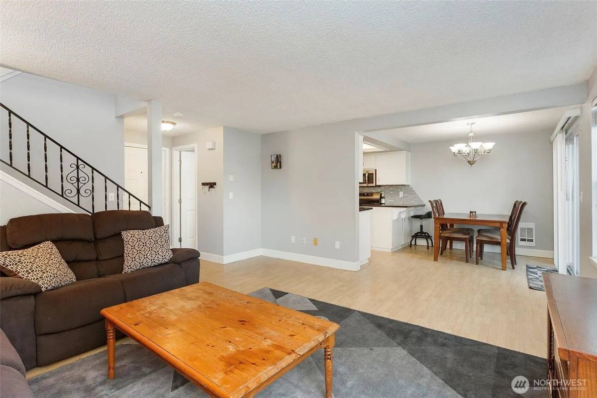Townhouse for rent at 713 8th Ave Place NW #2, Puyallup, WA 98371