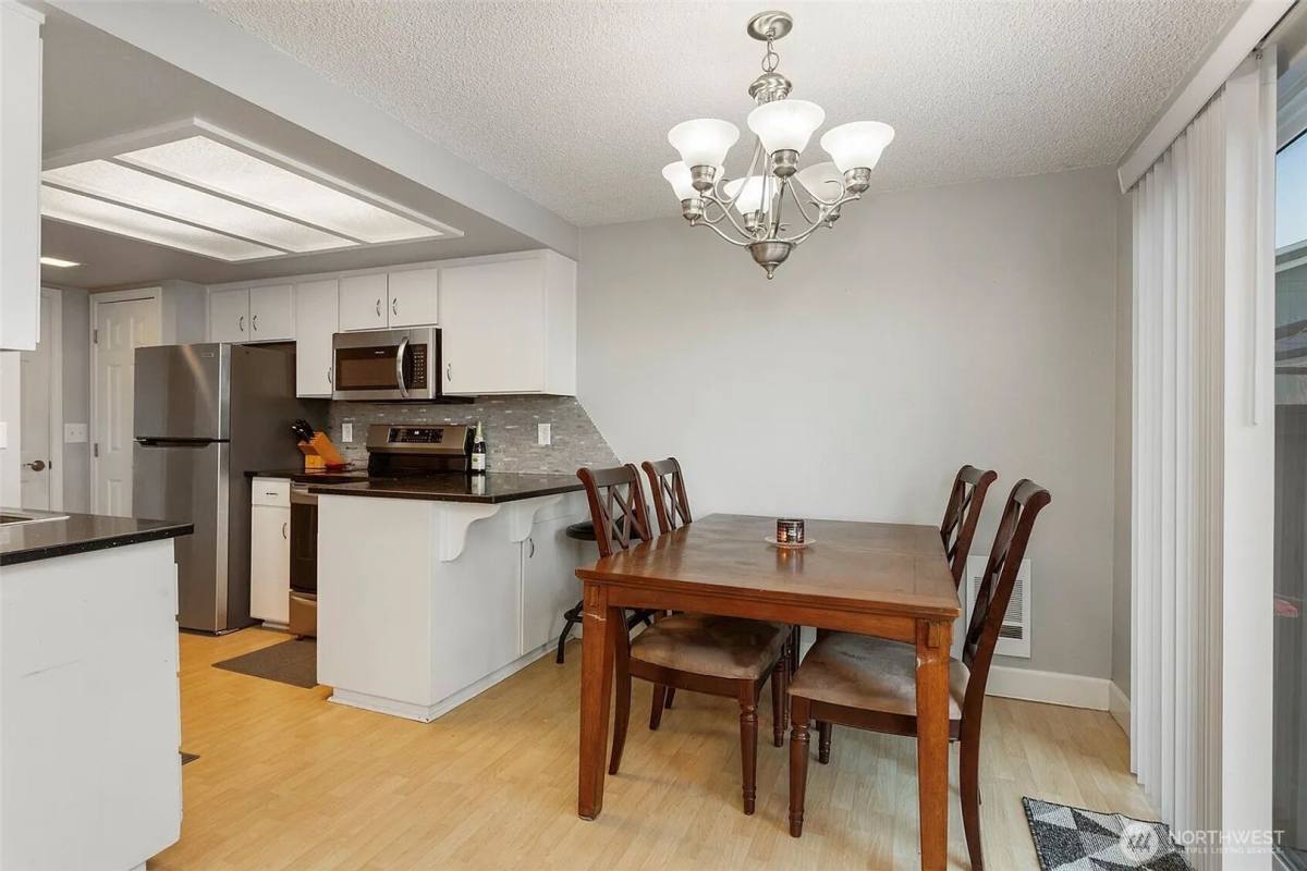 Townhouse for rent at 713 8th Ave Place NW #2, Puyallup, WA 98371