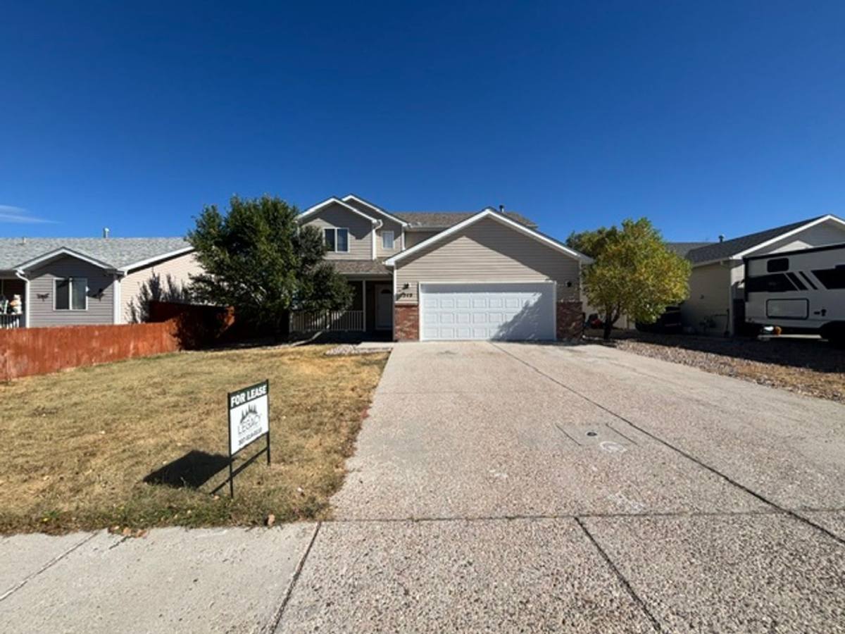 House for rent at 513 Desmet Dr, Cheyenne, WY 82007