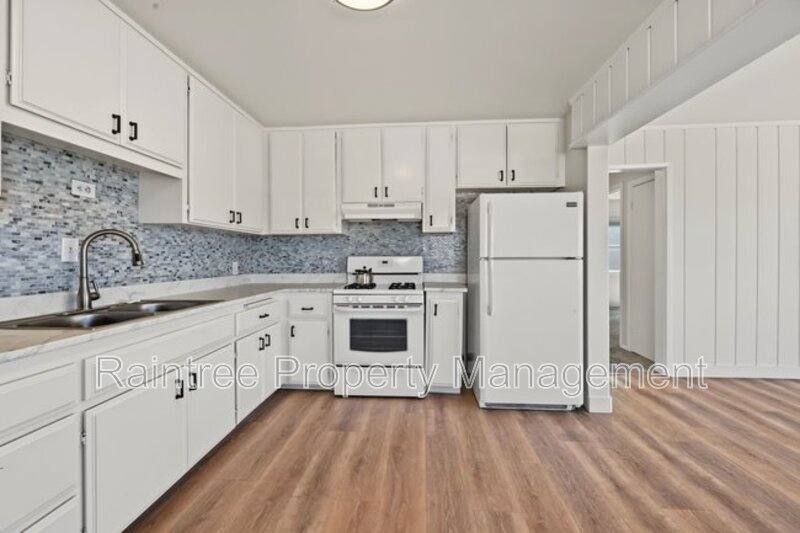 Apartment for rent at 146 N Cedros Ave, Solana Beach, CA 92075