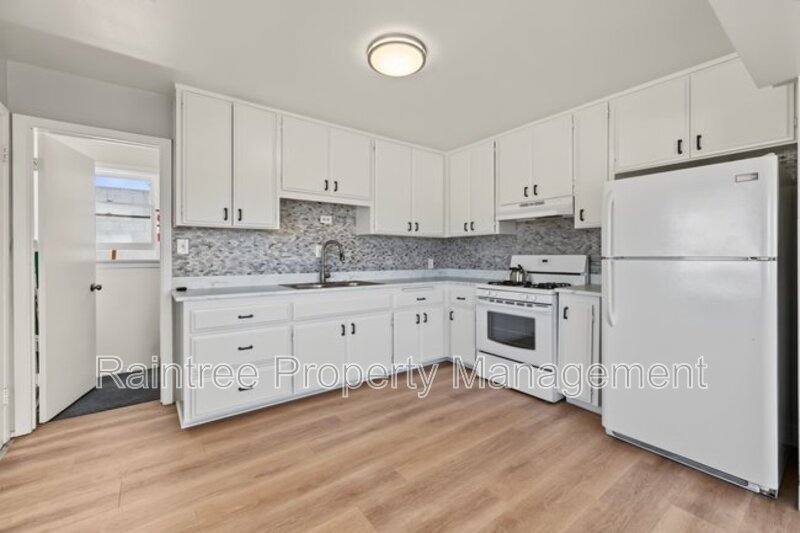 Apartment for rent at 146 N Cedros Ave, Solana Beach, CA 92075