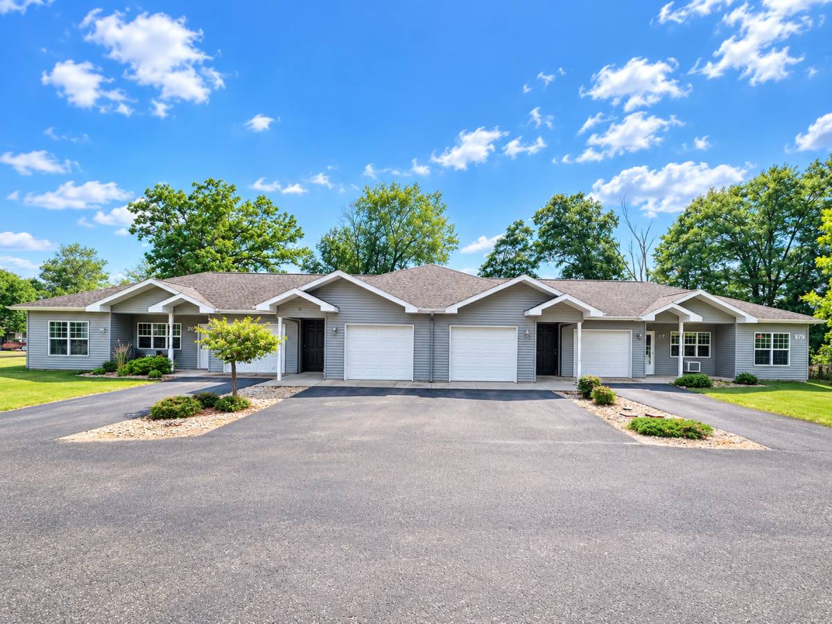 Apartment for rent at 879 Dancing Oaks Circle, Menomonie, WI 54751