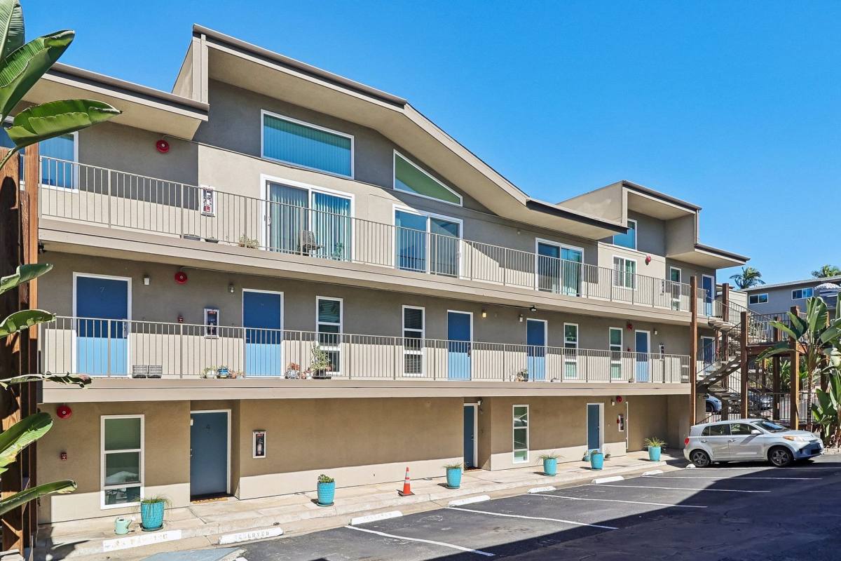 Townhouse for rent at 4052 1/2 Brant St, San Diego, CA 92103