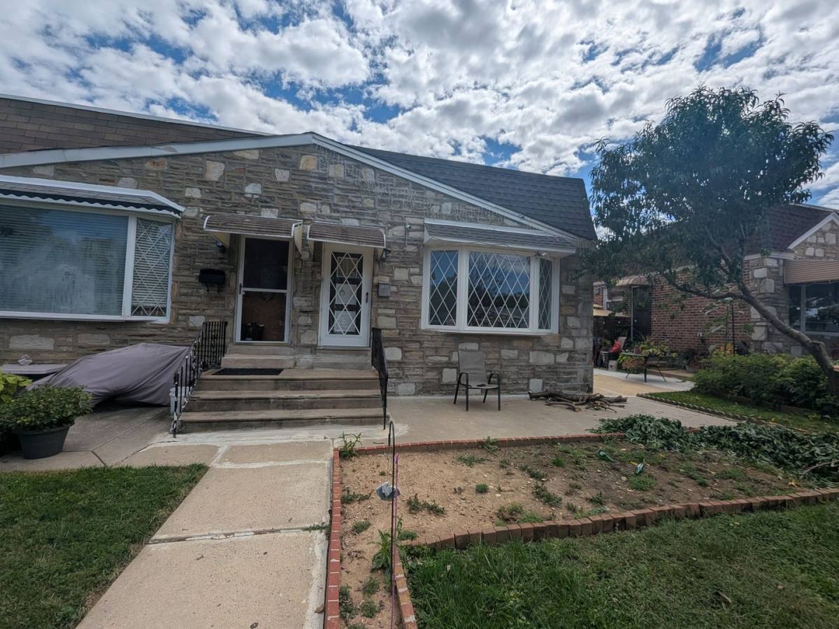 House for rent at 8637 Agusta St, Philadelphia, PA 19152