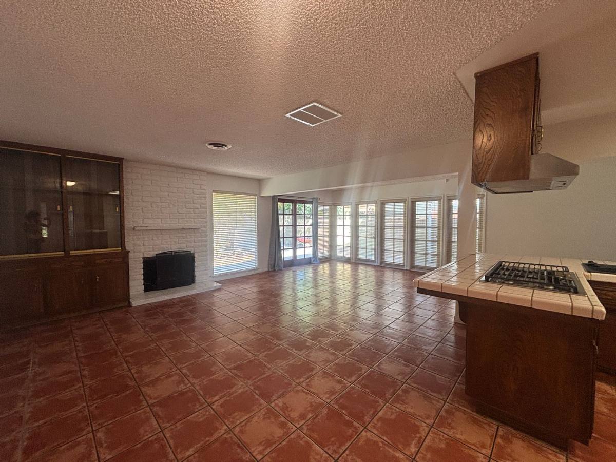 House for rent at 2615 W Ave #J-8, Lancaster, CA 93536