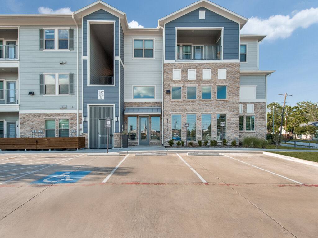Apartment for rent at Palladium Fain Street, 1069 Kings Highway, Haltom City, TX 76117