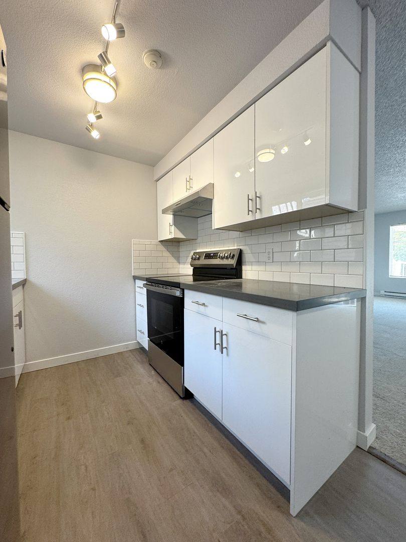 Apartment for rent at Lochmoore Shores, 4010 W Lake Sammamish Parkway NE, Redmond, WA 98052