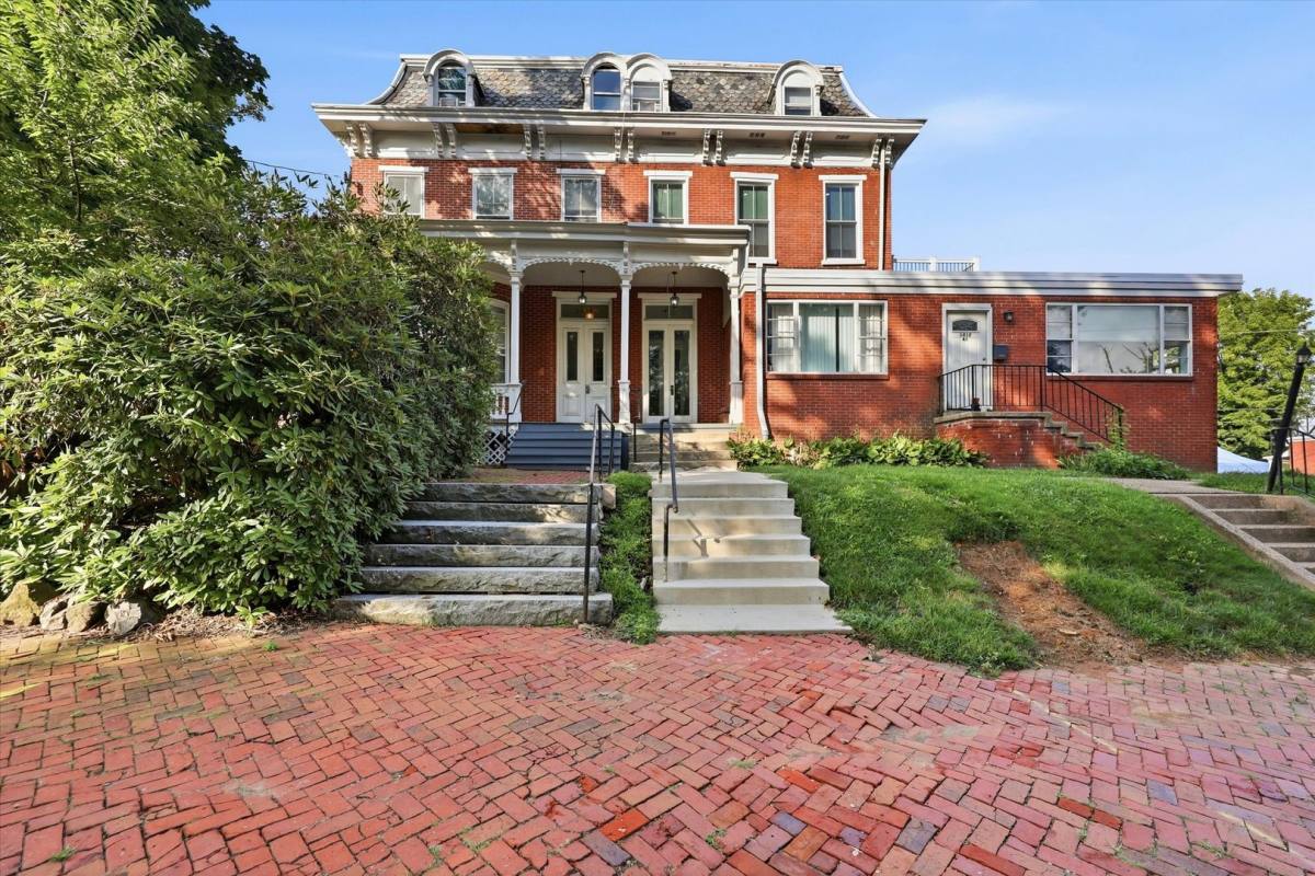 Apartment for rent at 1412 Delaware Ave, Wilmington, DE 19806