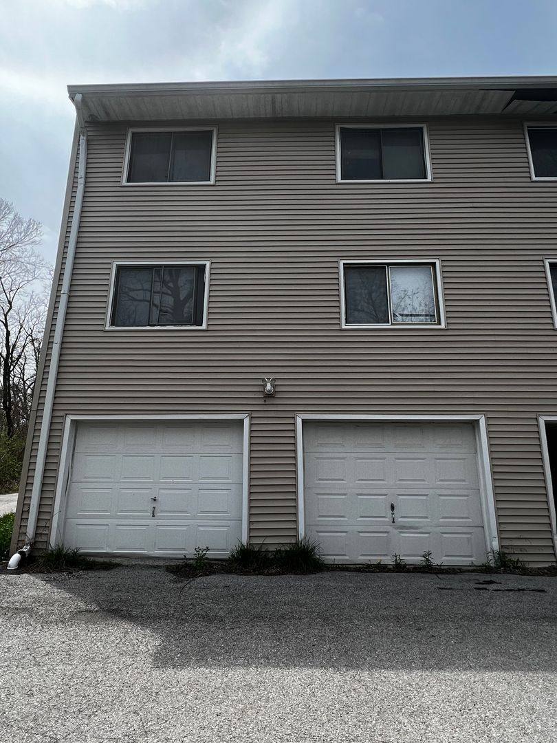 Apartment for rent at 3107 Schuetzen Lane, Davenport, IA 52804