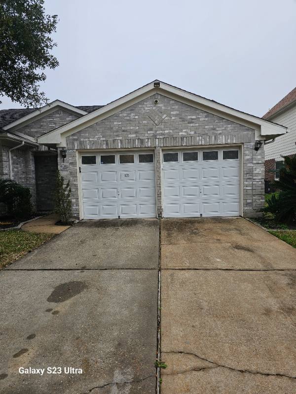 House for rent at 12315 Wright Oaks Dr, Houston, TX 77014