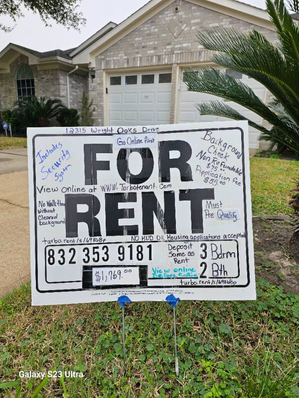 House for rent at 12315 Wright Oaks Dr, Houston, TX 77014