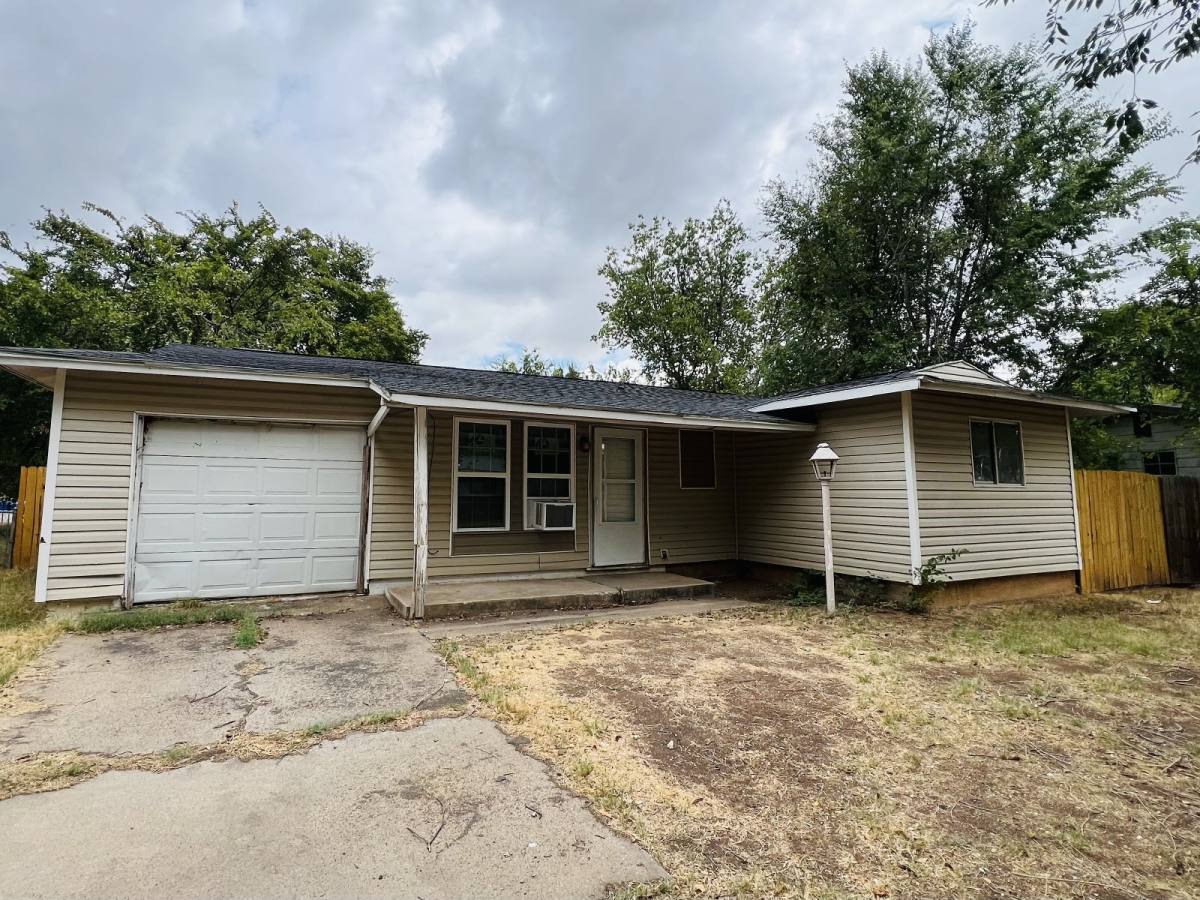 House for rent at 408 NW Greenmeadow Dr, Lawton, OK 73507
